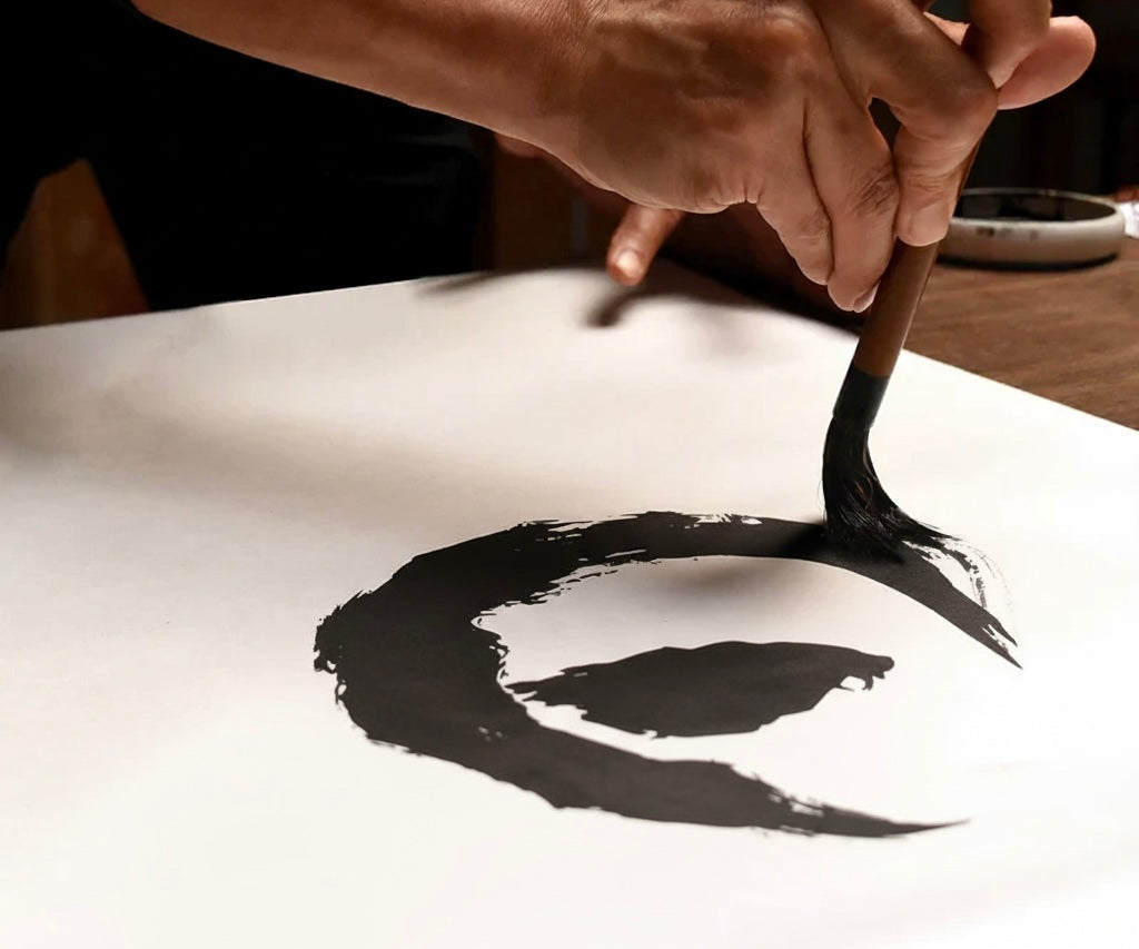 Tesshin logo being painted by hand